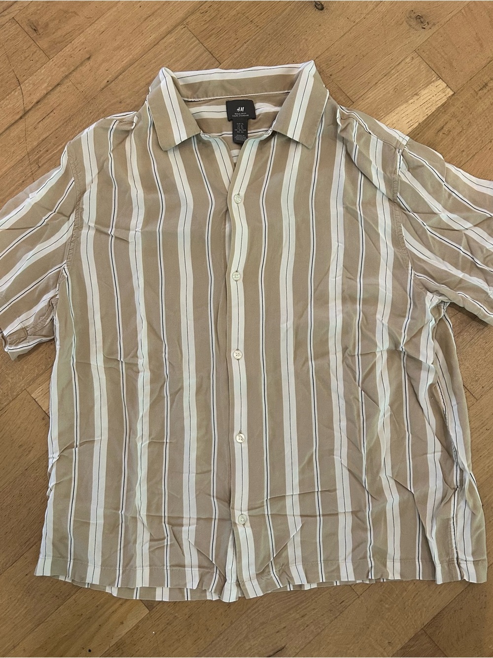 H&M Men's Beige & White Striped Short Sleeve Shirt 100% viscose